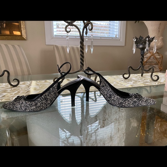 Tweed blank heel sandals with embellishment. - Picture 2 of 4